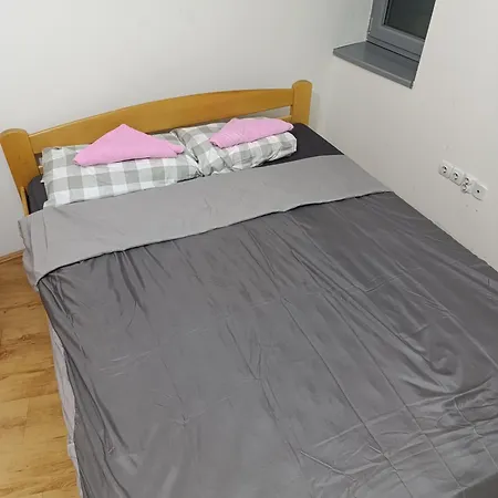 The White House Zr *