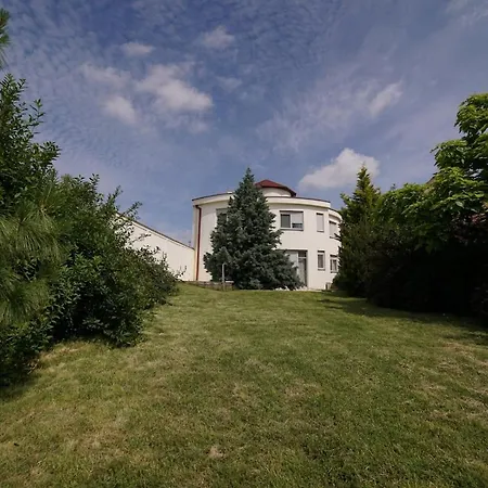 The White House Zr Zrenjanin