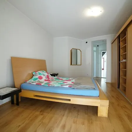 The White House Zr * Zrenjanin