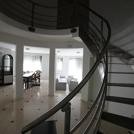 The White House Zr *