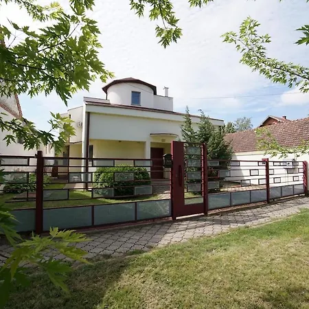 The White House Zr Villa