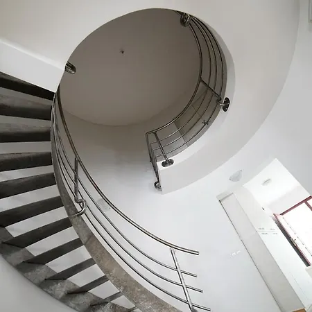 The White House Zr * Zrenjanin