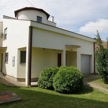 The White House Zr Zrenjanin
