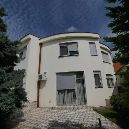 The White House Zr Villa