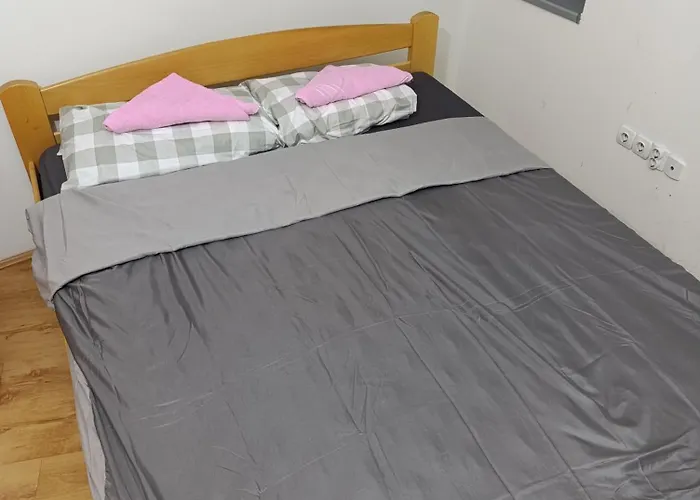 The White House Zr *